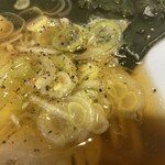 Himawari - 『ひまわりラーメン(しょうゆ)+胡椒』のネギ