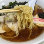 Himawari - 『ひまわりラーメン(しょうゆ)+胡椒』の麺