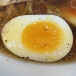 Himawari - 『ひまわりラーメン(しょうゆ)+胡椒』のゆで卵