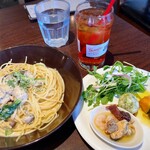 カネ保水産 - 半月ほど前の1人ランチ　牡蠣のクリームソースパスタ1,580円