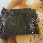 Himawari - 『ひまわりラーメン(しょうゆ)+胡椒』の海苔