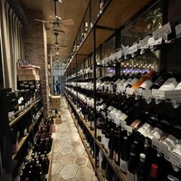 W Yokohama The Wine Hall - 迫力のワインセラー