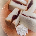 吾妻橋パーラー - 苺ジャムサンド＋生クリーム
