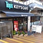 Top's KEY'S CAFE - サンスクエアの表側、数段降ります。