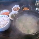 韓国スープ定食 ピニョ食堂 - 