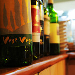vege vege - 野菜料理を引き立てる世界各国のワインを取り揃えています。