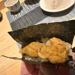 新宿御苑前 鮨らぼ  - 馬糞雲丹手巻き