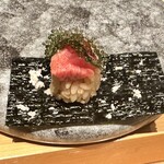 新宿御苑前 鮨らぼ  - 鮪と海葡萄、ホールラディッシュの巻物