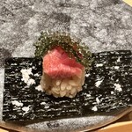 新宿御苑前 鮨らぼ  - 鮪と海葡萄、ホールラディッシュの巻物