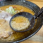 らーめん 西や - 「こってり味噌らーめん」のスープ
            2024年2月15日