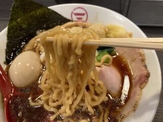 横浜中華そば 維新商店 - 麺のリフトアップ