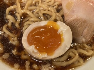 横浜中華そば 維新商店 - 半熟卵！トロットロ！