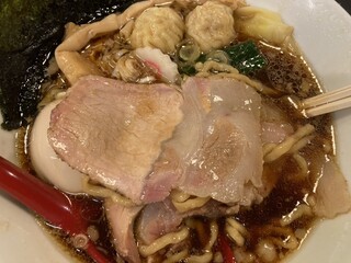 横浜中華そば 維新商店 - チャーシュー！歯応えあります！