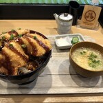 トリヤマルハチ - ソースチキンカツ丼690円