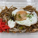 やきそば専門 福や - ミックス焼きそば（目玉焼きトッピング）