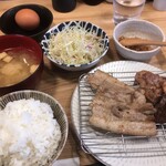 Yamamoto Nikusumi - 牛鶏豚ミックス定食