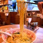 小籠包の王様 華星 - 肉汁ワンタン麺（醤油）　990円　+　小ライス　180円