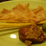 TRATTORIA AL SODO  - アペリティーボ2皿目（オリーヴ、モルタデッラ、南瓜のインパナータ香草マリネ、グリッシーニ）