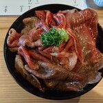 池三郎 - 牛丼の到着