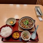 Joi Furu - 肉まし！すき焼き鍋定食うどん麺入りご飯大盛り、納豆