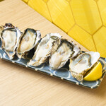 A little bit of a bargain! Assortment of 5 pieces of raw Oyster