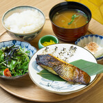 Saikyo miso grilled fish set meal (Ginhirasu)