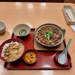 ジョイフル - 肉まし！すき焼き鍋定食うどん麺入りご飯大盛り、納豆