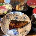 Hatsu Shima - お刺身　煮魚　焼魚と　特製あら汁