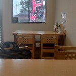 濃厚ラーメン 大葉商店 - テーブル席