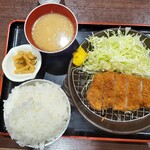 肉屋食堂 たけうち - 極厚ロースかつ定食(ライス大盛)