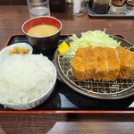 肉屋食堂 たけうち - 極厚ロースかつ定食(ライス大盛)