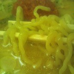 龍上海 - からみそﾗｰﾒﾝ大盛￥1050の麺アップ