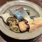 天ぷら たけうち - 対馬の〆さば、タコの燻製、牡蠣のオイル漬け、ミンククジラ