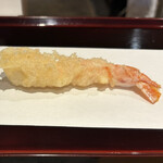 天ぷら たけうち - レアに仕上げた車海老