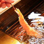 創作酒場 串カツ COCORO - 串揚げてる手元