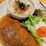 社 - 奴とトンカツ