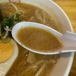 ラーメンだるまや - 「味噌ラーメン」のスープ
            2024年2月15日