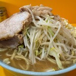 ラーメン二郎 - 小ラーメン(ニンニク・アブラ)横から