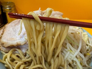 ラーメン二郎 - 麺リフト