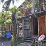 かねよ食堂・カフェ・アートスタジオ - 入り口