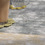 かねよ食堂・カフェ・アートスタジオ - 好きな、テーブルの色