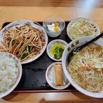 龍鳳園 伏見店 - ニラレバ定食　１２００円　（塩ラーメン）