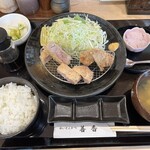 白いとんかつ 善香 - プチデザート、スープ、ご飯、おしんこ、キャベツ付き。ご飯とキャベツお代わり無料！！