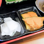 Uogashi Nobu - かぼちゃの煮物、漬物