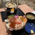 Hokkai Chuubou Kitameshi - 10色海鮮丼+ほっき貝焼き2点セット