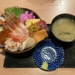 Hokkai Chuubou Kitameshi - 10色海鮮丼