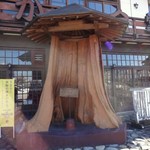 入口付近にあった変な物体。