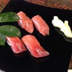 大間の本鮪と塩竈ひがしもの（目鉢鮪）の食べ比べ。