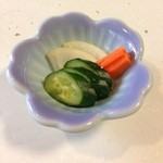 陸女鮨 - 箸休めの香の物。