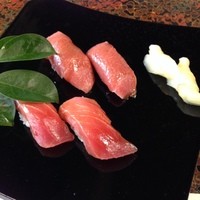 陸女鮨 - 大間の本鮪と塩竈ひがしもの（目鉢鮪）の食べ比べ。